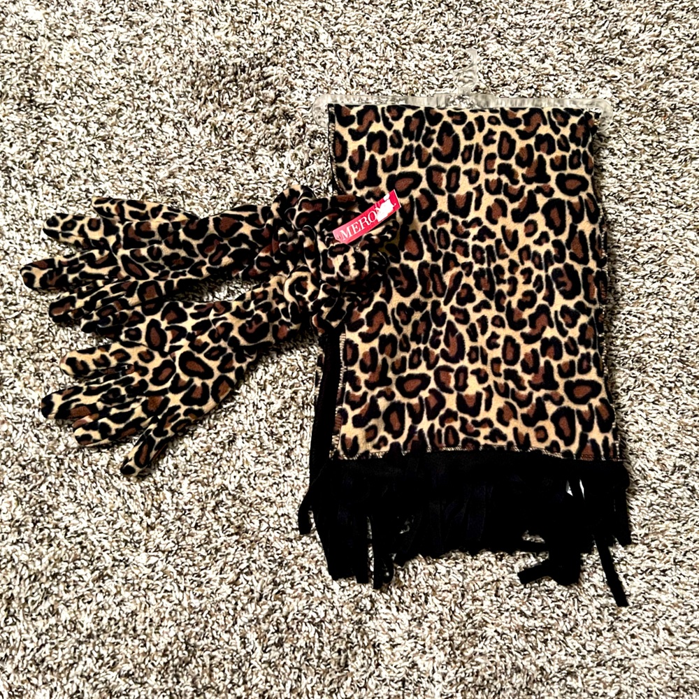 Cheetah Leopard Print Scarf & Glove Matching Set BNWT